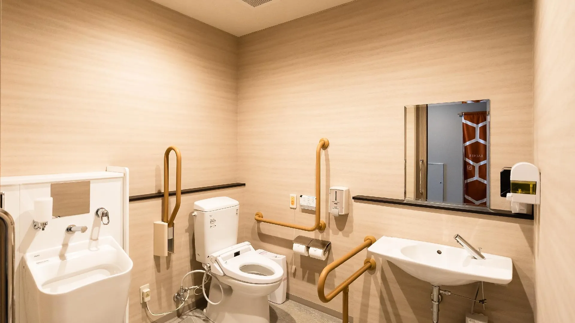 Nakafurano Winery Hotel And Condominium Hitohana 4*,